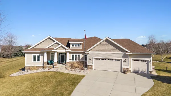 $949,900 | 3122 Saddle Brooke Trail, Sun Prairie, WI 53590