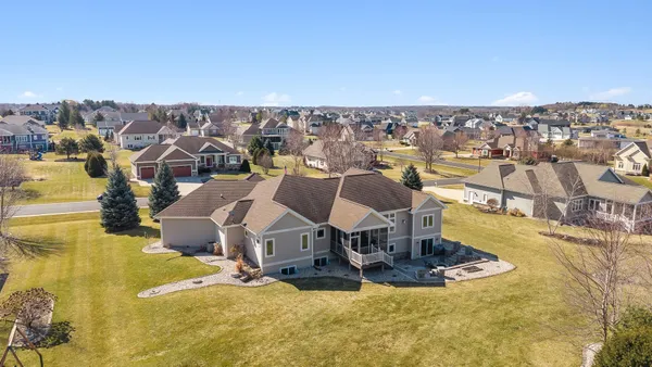 $949,900 | 3122 Saddle Brooke Trail, Sun Prairie, WI 53590