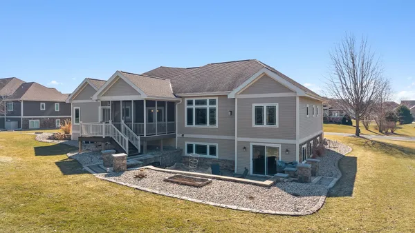 $949,900 | 3122 Saddle Brooke Trail, Sun Prairie, WI 53590