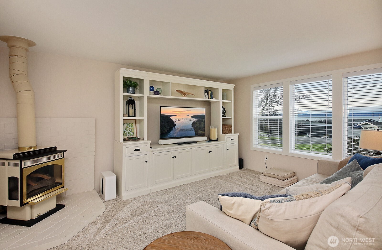 8201 Soundview Place Clinton, WA 98236 - Photo 16 of 40