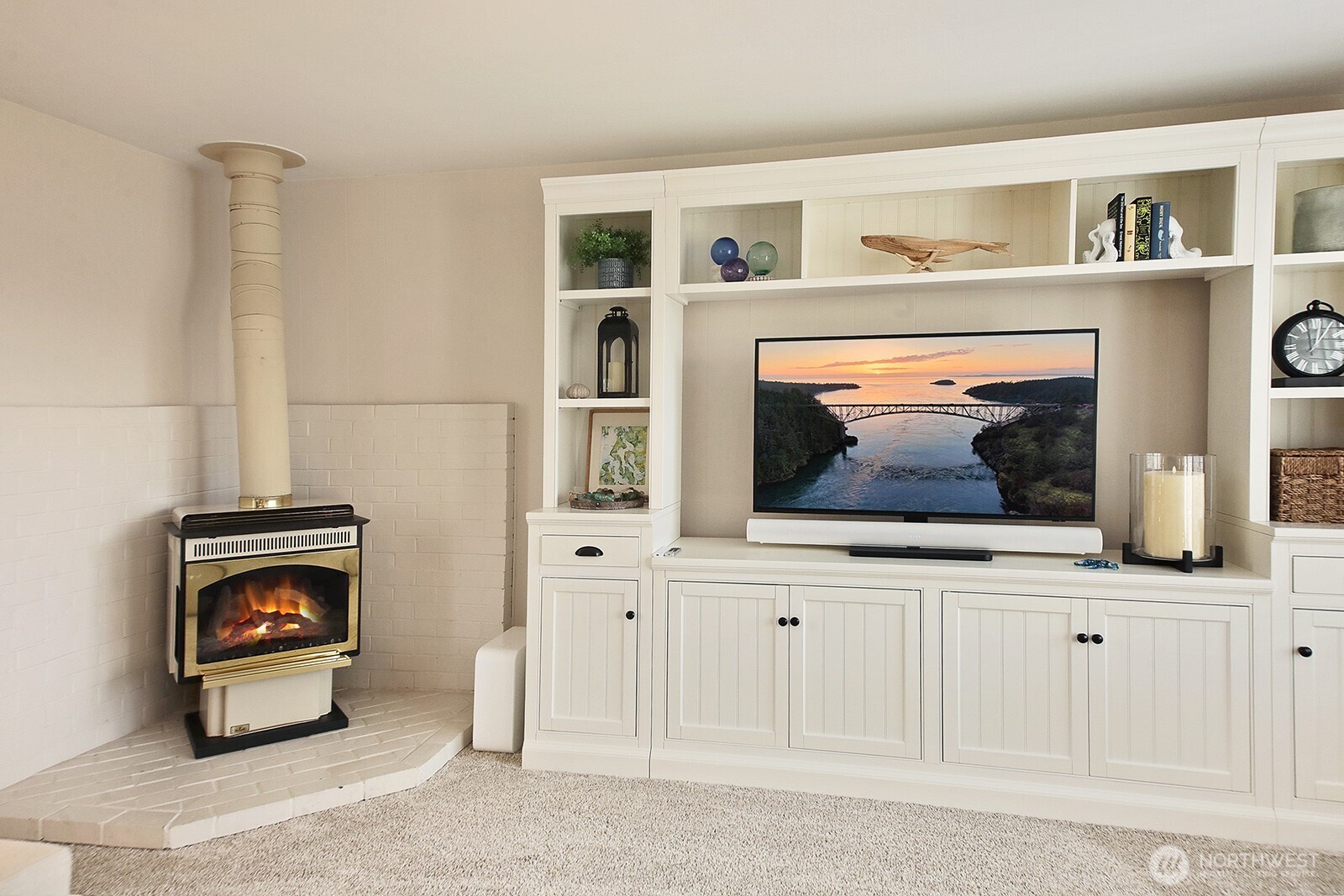 8201 Soundview Place Clinton, WA 98236 - Photo 17 of 40