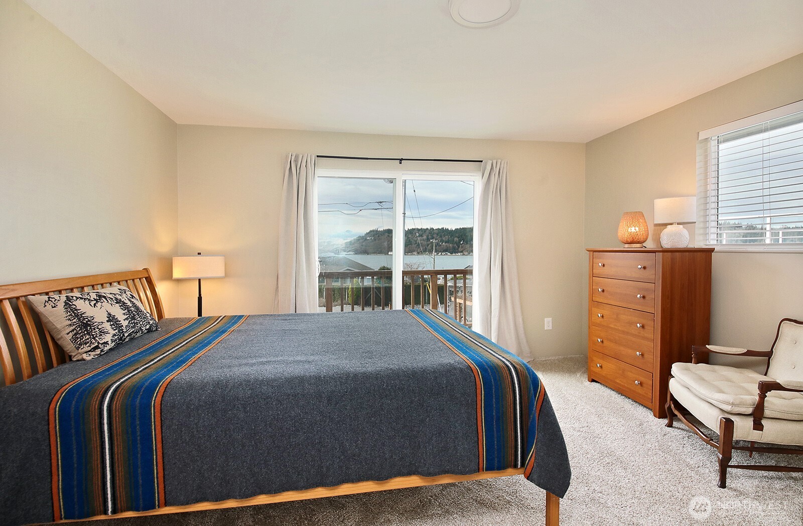 8201 Soundview Place Clinton, WA 98236 - Photo 20 of 40