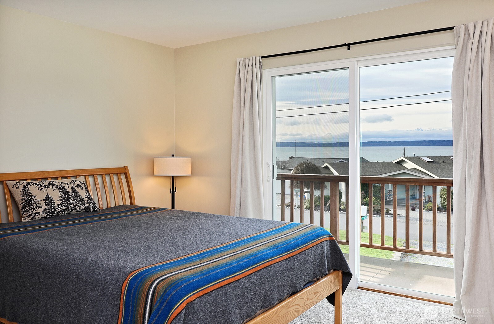 8201 Soundview Place Clinton, WA 98236 - Photo 21 of 40