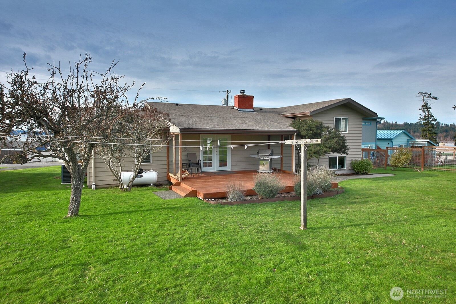 8201 Soundview Place Clinton, WA 98236 - Photo 29 of 40