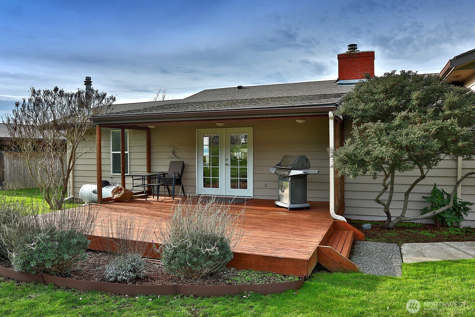 8201 Soundview Place Clinton, WA 98236 - Photo 31 of 40