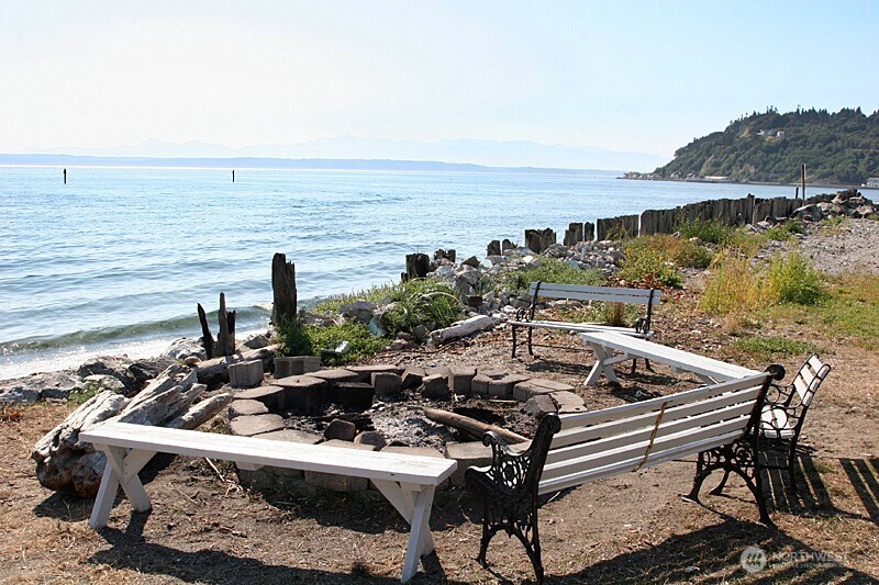 8201 Soundview Place Clinton, WA 98236 - Photo 35 of 40