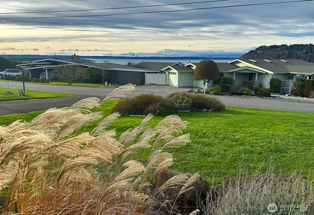 $785,000 | 8201 Soundview Place, Clinton, WA 98236