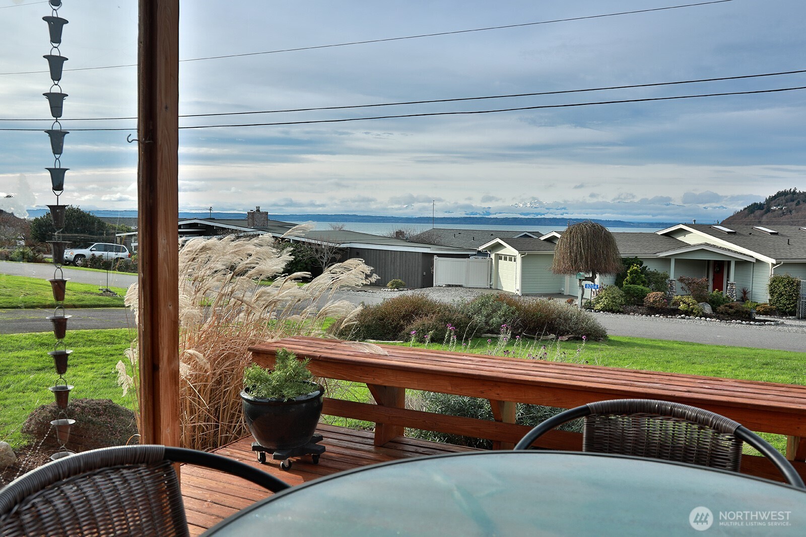 8201 Soundview Place Clinton, WA 98236 - Photo 4 of 40