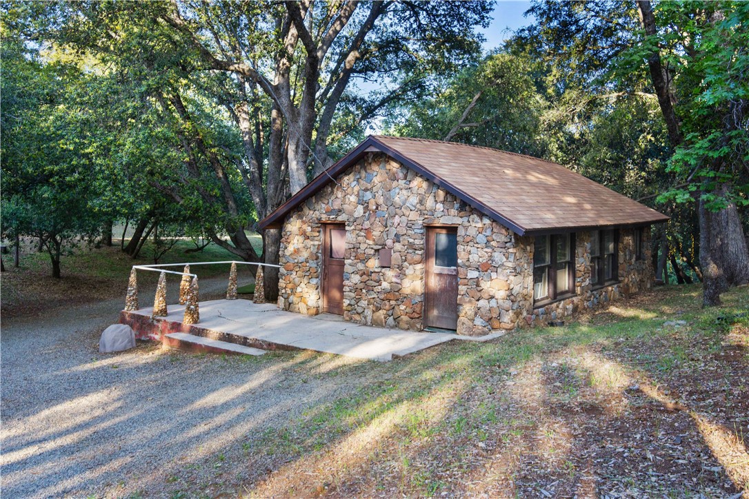 2960 La Posada Way Julian, CA 92036 - Photo 34 of 66 a view of a house with backyard and sitting area