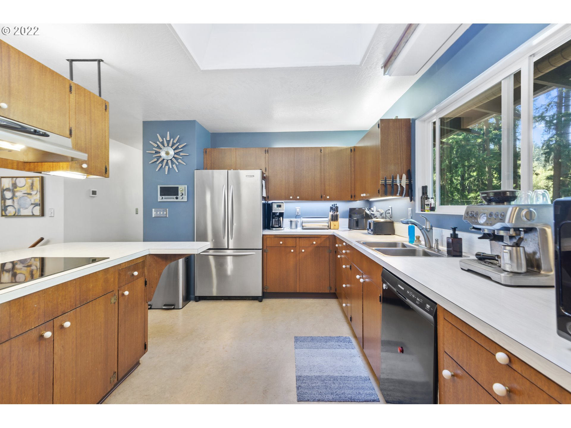 13535 Southwest Hargis Road Beaverton, OR 97008 - Photo 11 of 32 Gallery Image 11