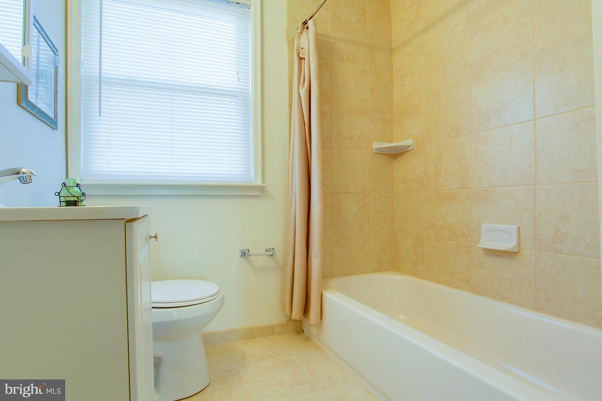 1713 Northbourne Road Baltimore, MD 21239 - Photo 22 of 30 Bath
