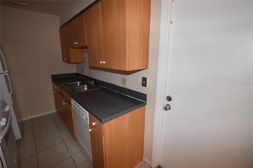 3248 Split Willow Drive Orlando, FL 32808 - Photo 9 of 14