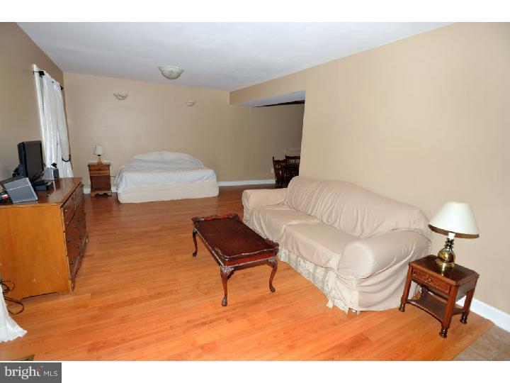 5 Warwick Road Eastampton, NJ 08060 - Photo 2 of 25 Living Room