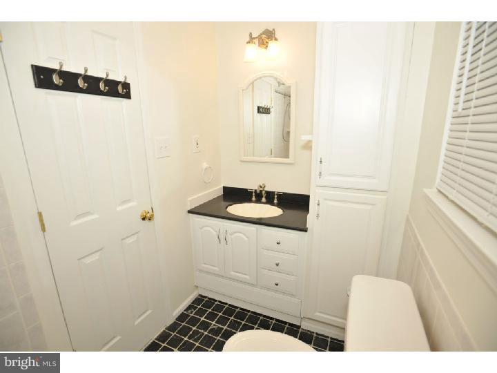 5 Warwick Road Eastampton, NJ 08060 - Photo 20 of 25 Bathroom