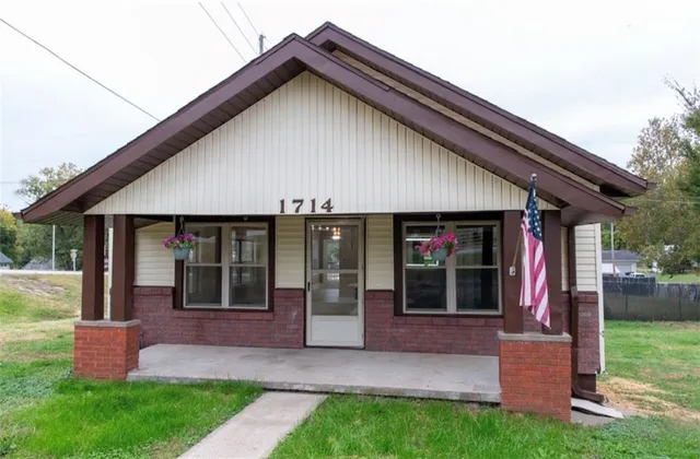 $229,000 | 1714 Blackwell Road, St. Joseph, MO 64505