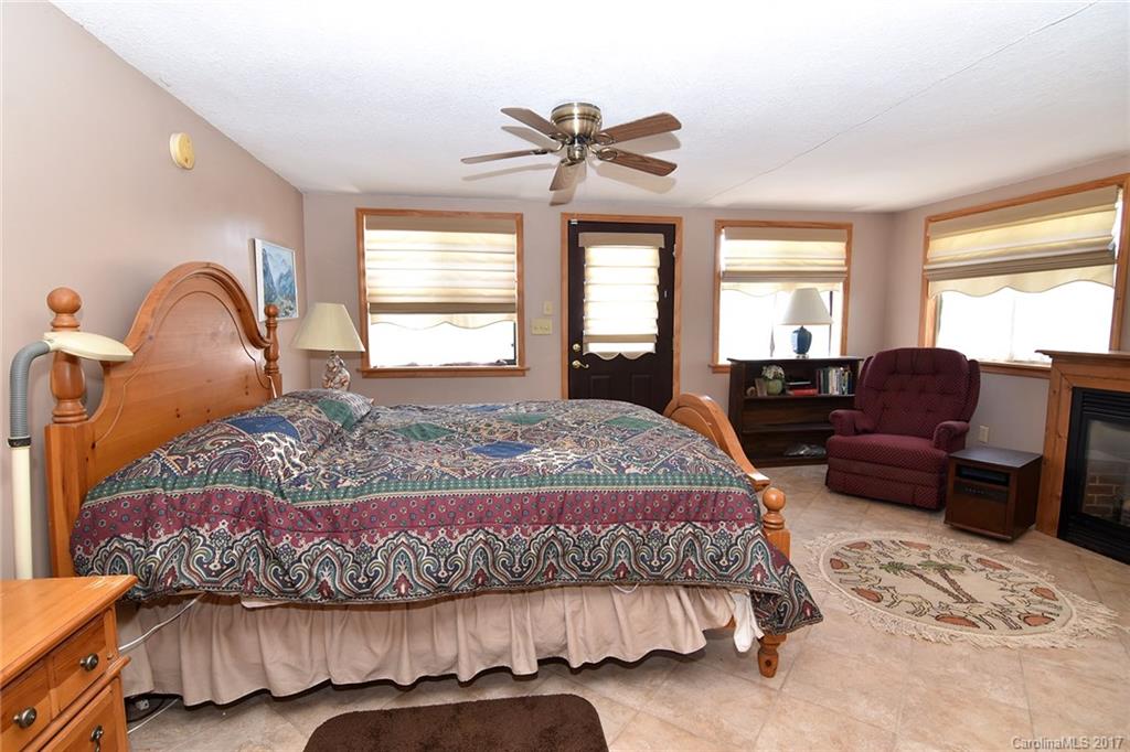172 Belmont Church Road Clyde, NC 28721 - Photo 12 of 20
