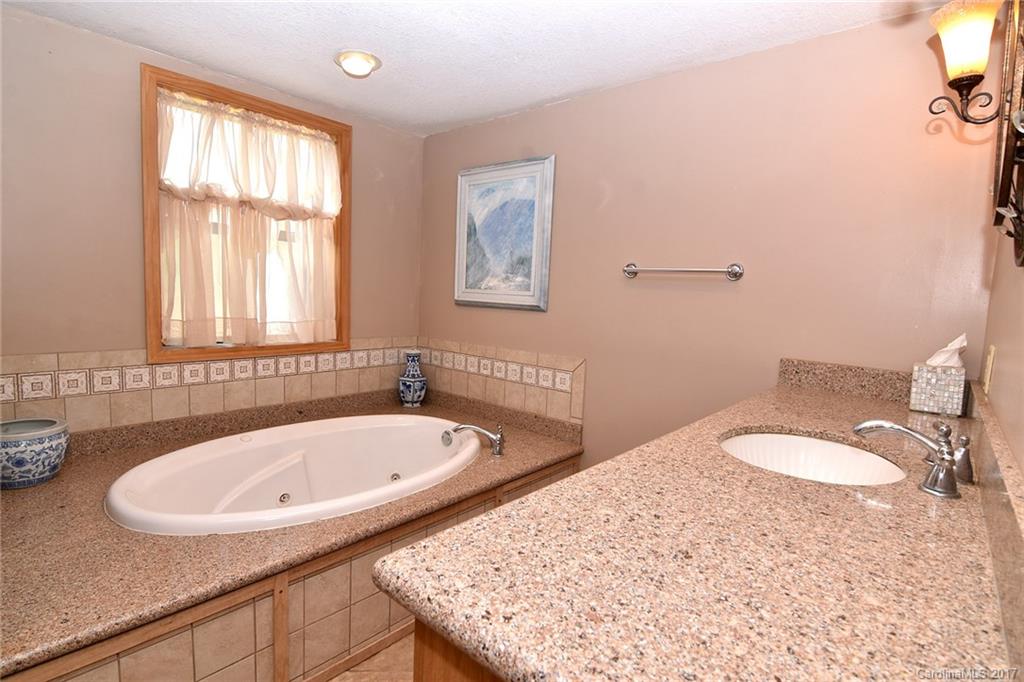 172 Belmont Church Road Clyde, NC 28721 - Photo 15 of 20