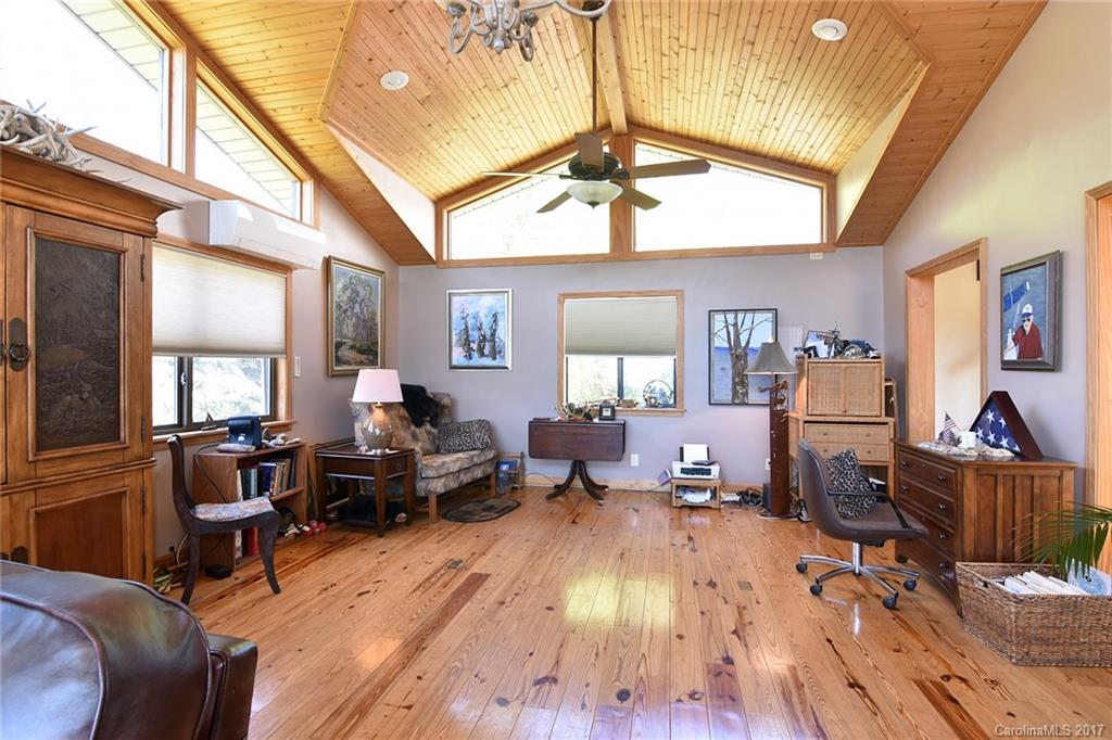 172 Belmont Church Road Clyde, NC 28721 - Photo 4 of 20