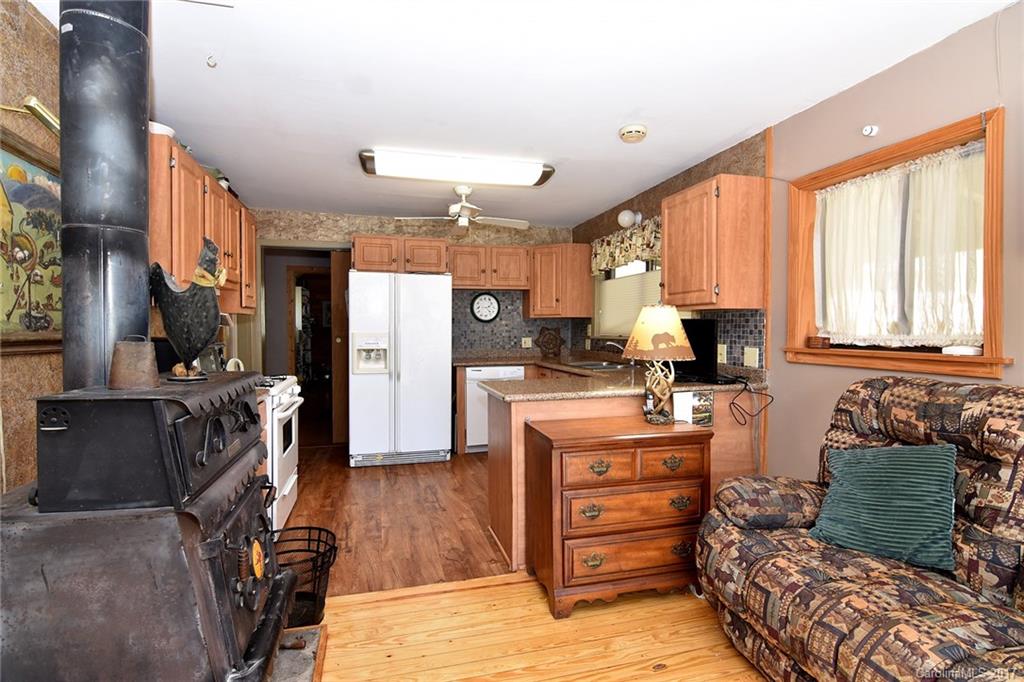 172 Belmont Church Road Clyde, NC 28721 - Photo 7 of 20
