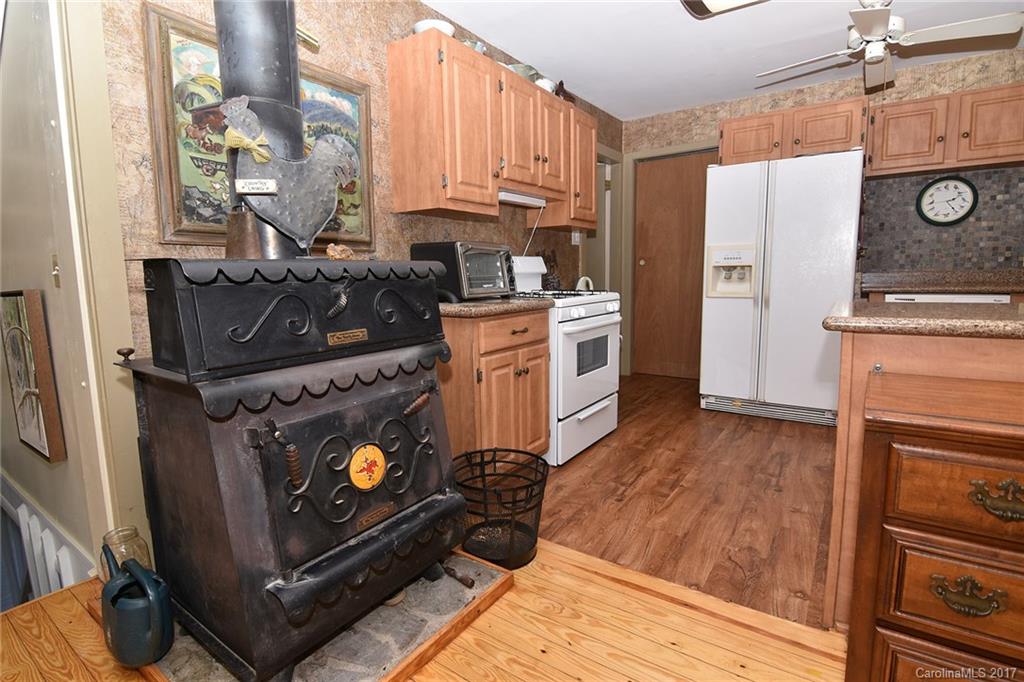 172 Belmont Church Road Clyde, NC 28721 - Photo 8 of 20