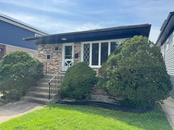 $359,900 | 7111 40th Place, Stickney, IL 60402