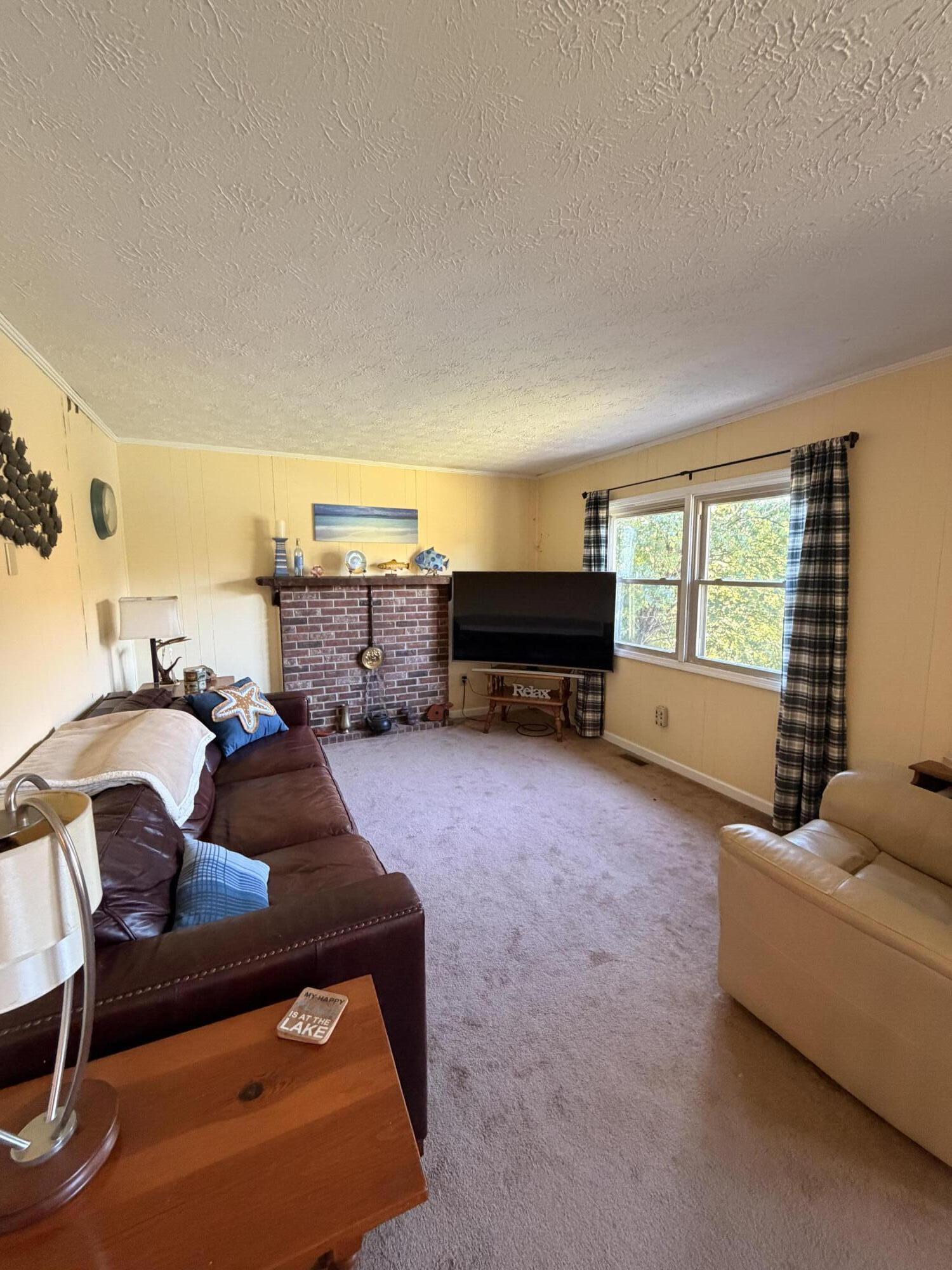 4858 Kennedy Bridge Road Lancaster, KY 40444 - Photo 8 of 23 Living room