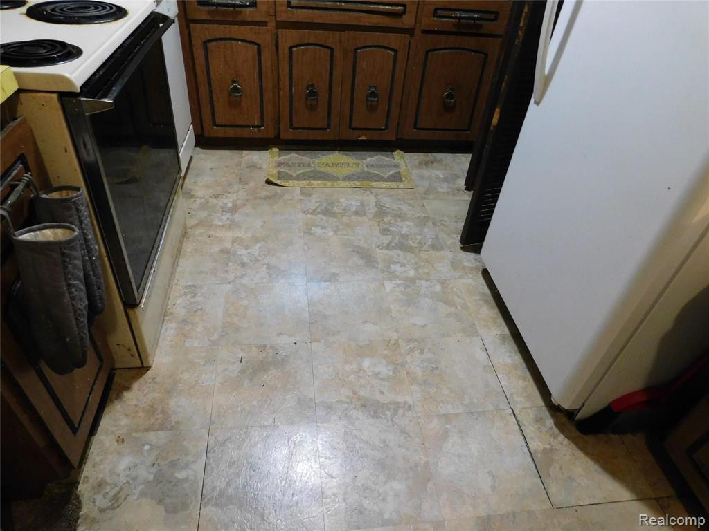 19420 Burt Road Detroit, MI 48219 - Photo 8 of 25