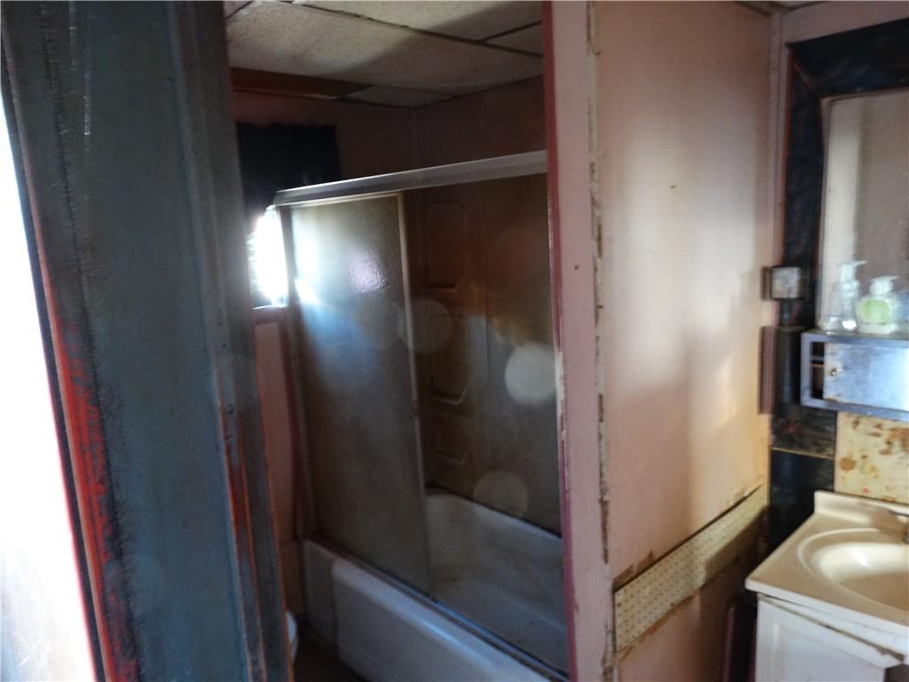 113 Clay Way McKees Rocks, PA 15136 - Photo 4 of 11