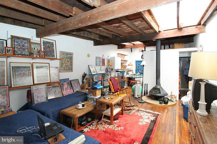 128 D Street Southeast Washington, DC 20003 - Photo 1 of 28 Interior (General)