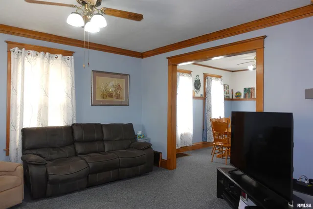 $149,900 | 404 Jefferson Street, Galesburg, IL 61401