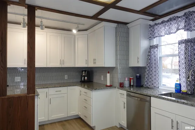 $149,900 | 404 Jefferson Street, Galesburg, IL 61401