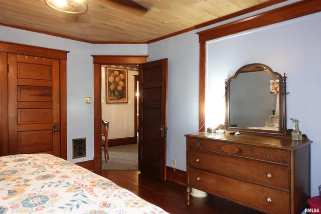 $149,900 | 404 Jefferson Street, Galesburg, IL 61401