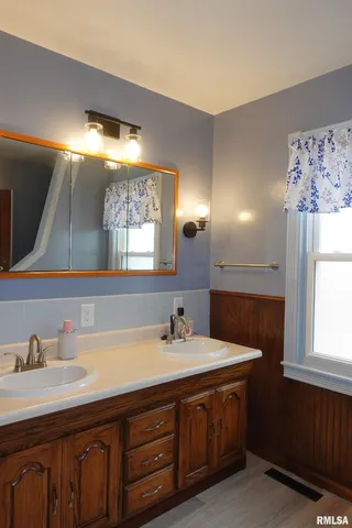 $149,900 | 404 Jefferson Street, Galesburg, IL 61401