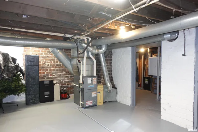 $149,900 | 404 Jefferson Street, Galesburg, IL 61401