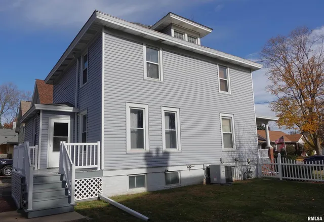 $149,900 | 404 Jefferson Street, Galesburg, IL 61401