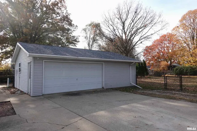 $149,900 | 404 Jefferson Street, Galesburg, IL 61401