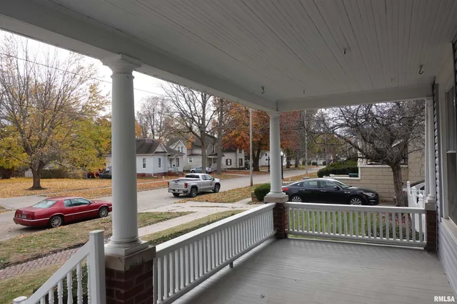 $149,900 | 404 Jefferson Street, Galesburg, IL 61401