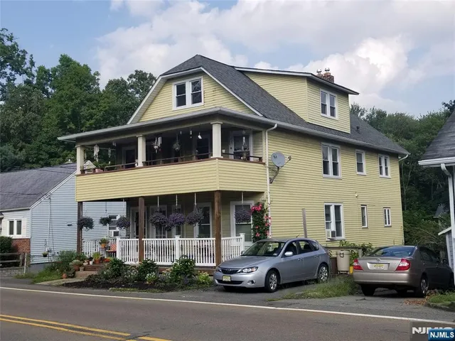 $2,600 | 36 Glenwild Avenue, Unit 1, Bloomingdale, NJ 07403