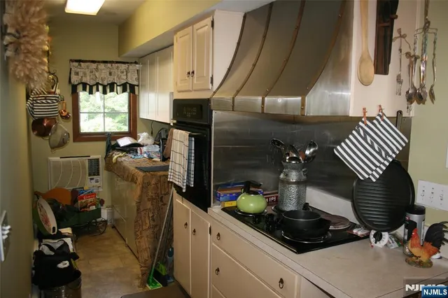 $2,600 | 36 Glenwild Avenue, Unit 1, Bloomingdale, NJ 07403