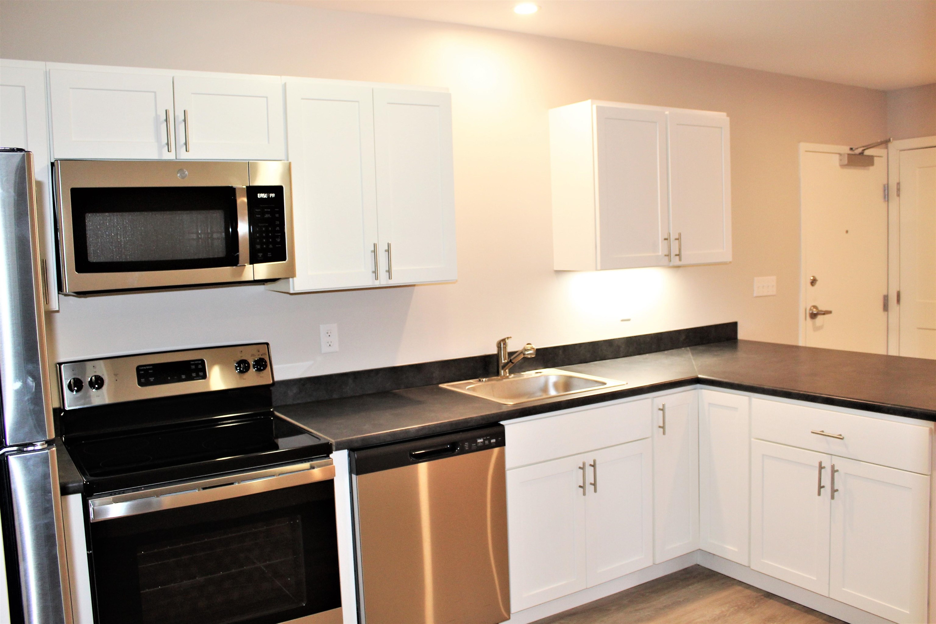 540 Chestnut Street, Unit 3 Manchester, NH 03101 - Photo 7 of 9