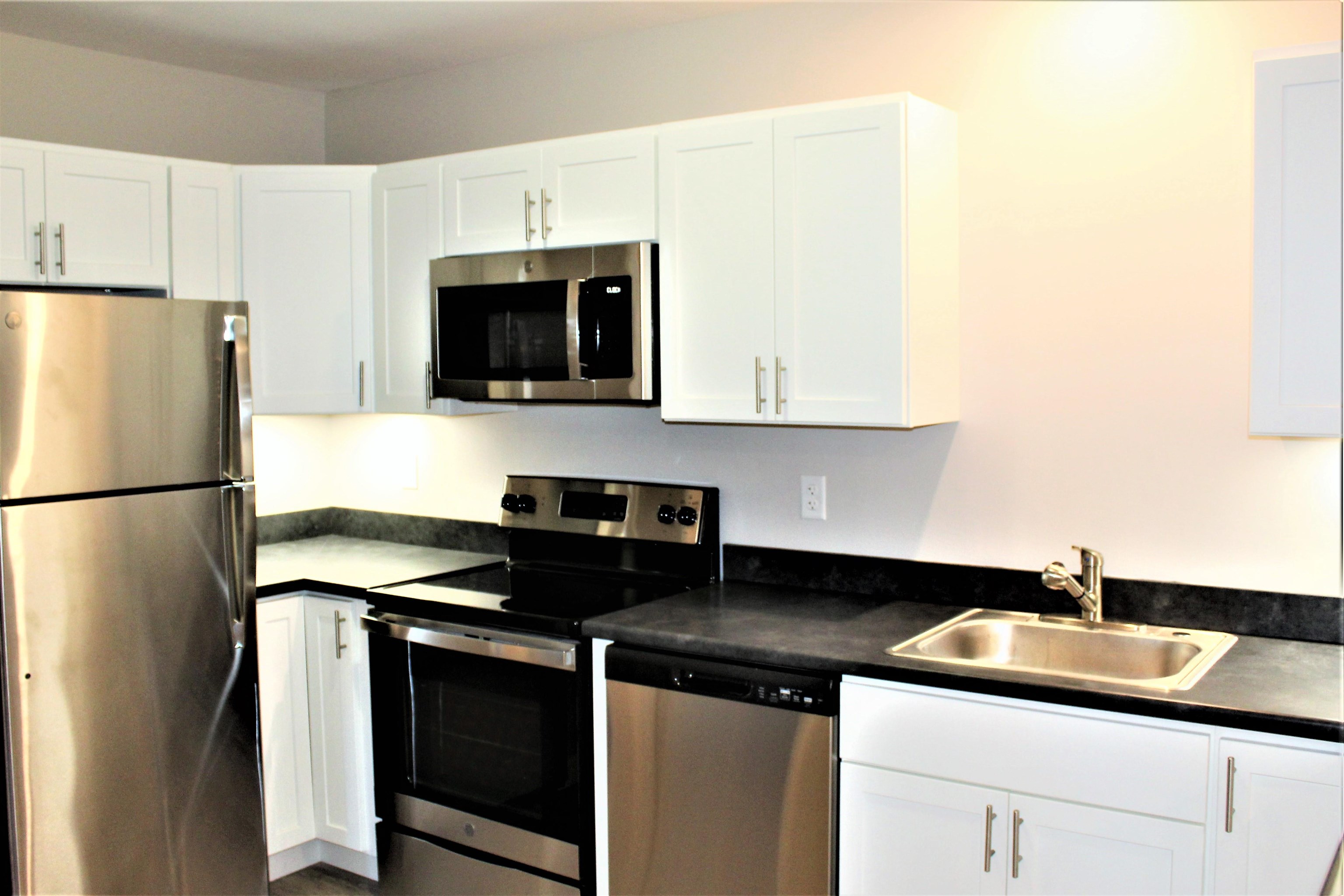 540 Chestnut Street, Unit 3 Manchester, NH 03101 - Photo 8 of 9