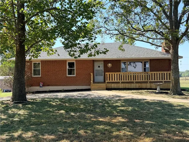 $322,500 | 10002 Northwest County Road 2002, Amoret, MO 64722