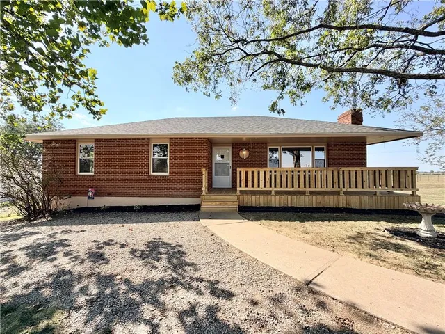 $322,500 | 10002 Northwest County Road 2002, Amoret, MO 64722