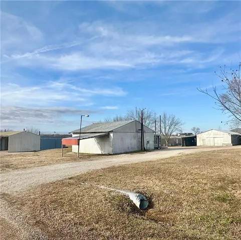 $322,500 | 10002 Northwest County Road 2002, Amoret, MO 64722