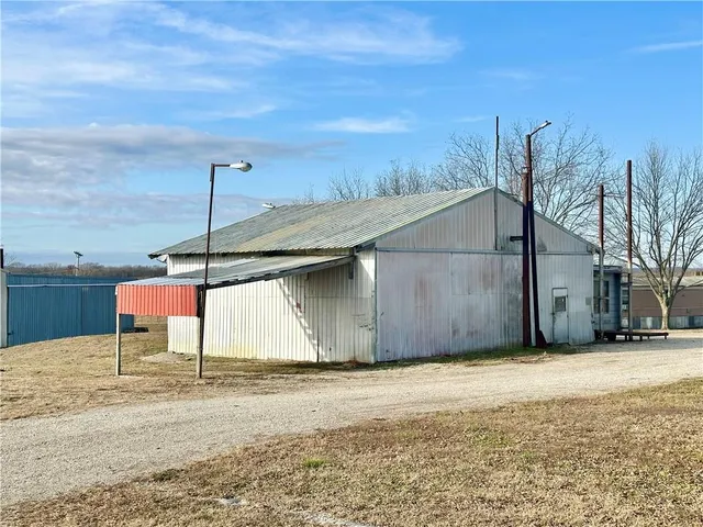 $322,500 | 10002 Northwest County Road 2002, Amoret, MO 64722