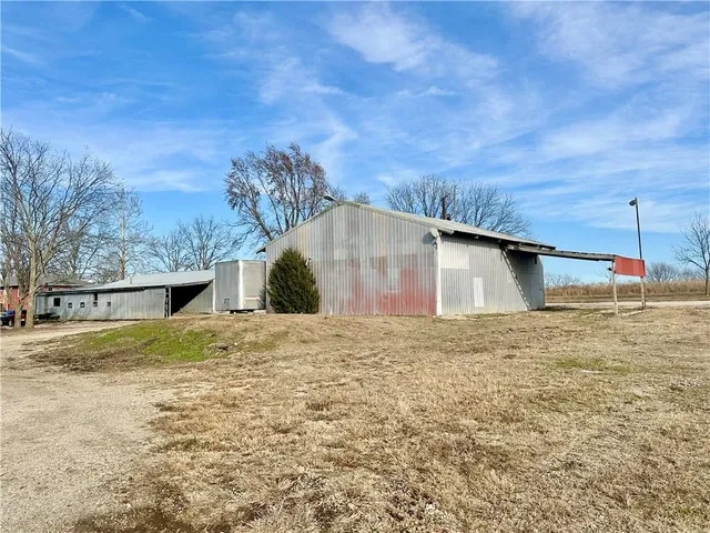 $322,500 | 10002 Northwest County Road 2002, Amoret, MO 64722