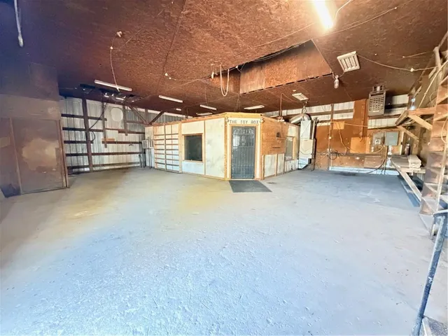 $322,500 | 10002 Northwest County Road 2002, Amoret, MO 64722