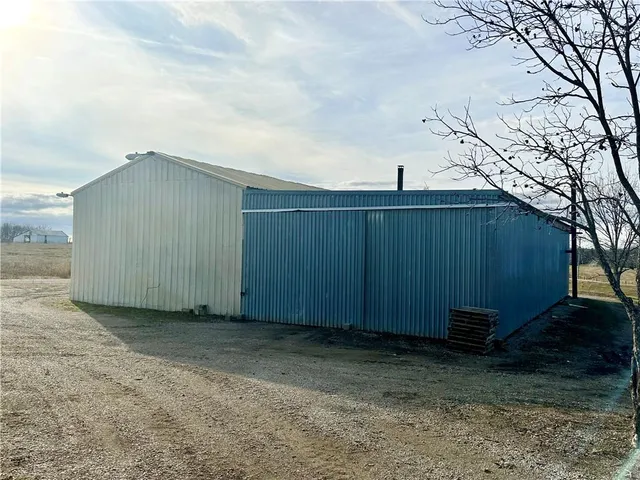 $322,500 | 10002 Northwest County Road 2002, Amoret, MO 64722