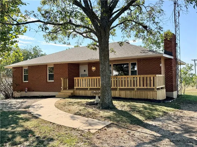 $322,500 | 10002 Northwest County Road 2002, Amoret, MO 64722