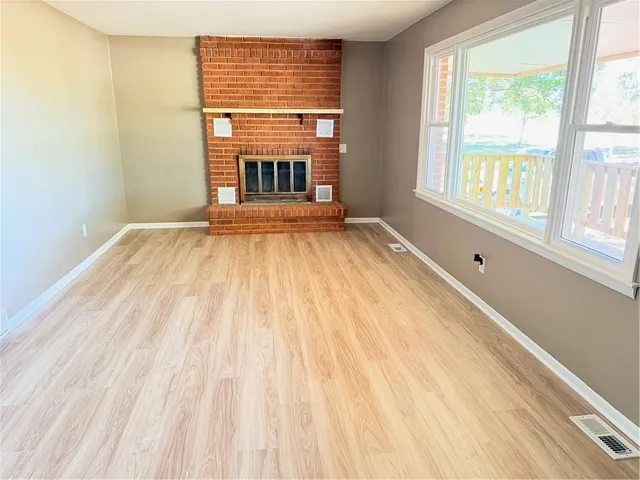 $322,500 | 10002 Northwest County Road 2002, Amoret, MO 64722